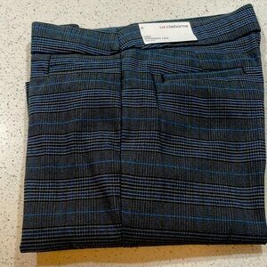Liz Claiborne straight leg pants
Mid Rise